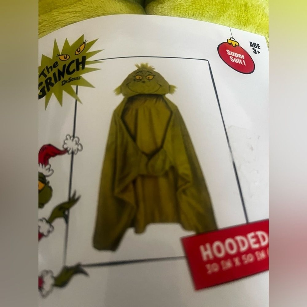 Dr. Seuss The Grinch Hooded Throw Blanket with Hand Pockets NEW - Picture 3 of 7